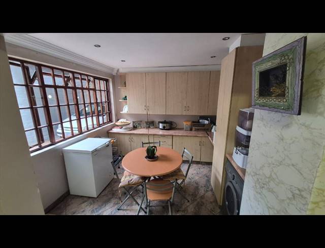 3 BEDROOM APARTMENT FOR SALE IN ASTON MANOR